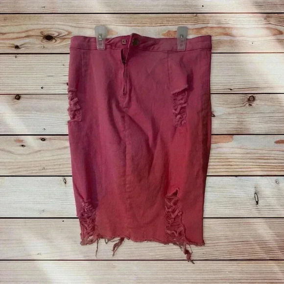 JEANS SKIRT SIZE LARGE PINK WITH DISTRESS - Picture 2 of 2